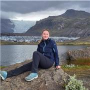 Mein Name ist Charlotte und ich habe dieses Jahr Abitur gemacht.Ich selbst hatte in meiner mündlichen Deutsch Prüfung 15 Punkte und würde auch gerne anderen auf dem Weg zu guten Deutsch Noten helfen